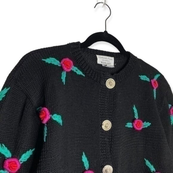 Vintage 80s Roberta Frost hand knit by Woolart black rose knit cardigan - Picture 3 of 10